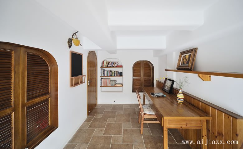 白色純美的地中海風(fēng)格別墅書(shū)房裝修效果圖